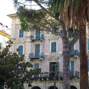 https://lacasadianna.hotelitalianriviera.com